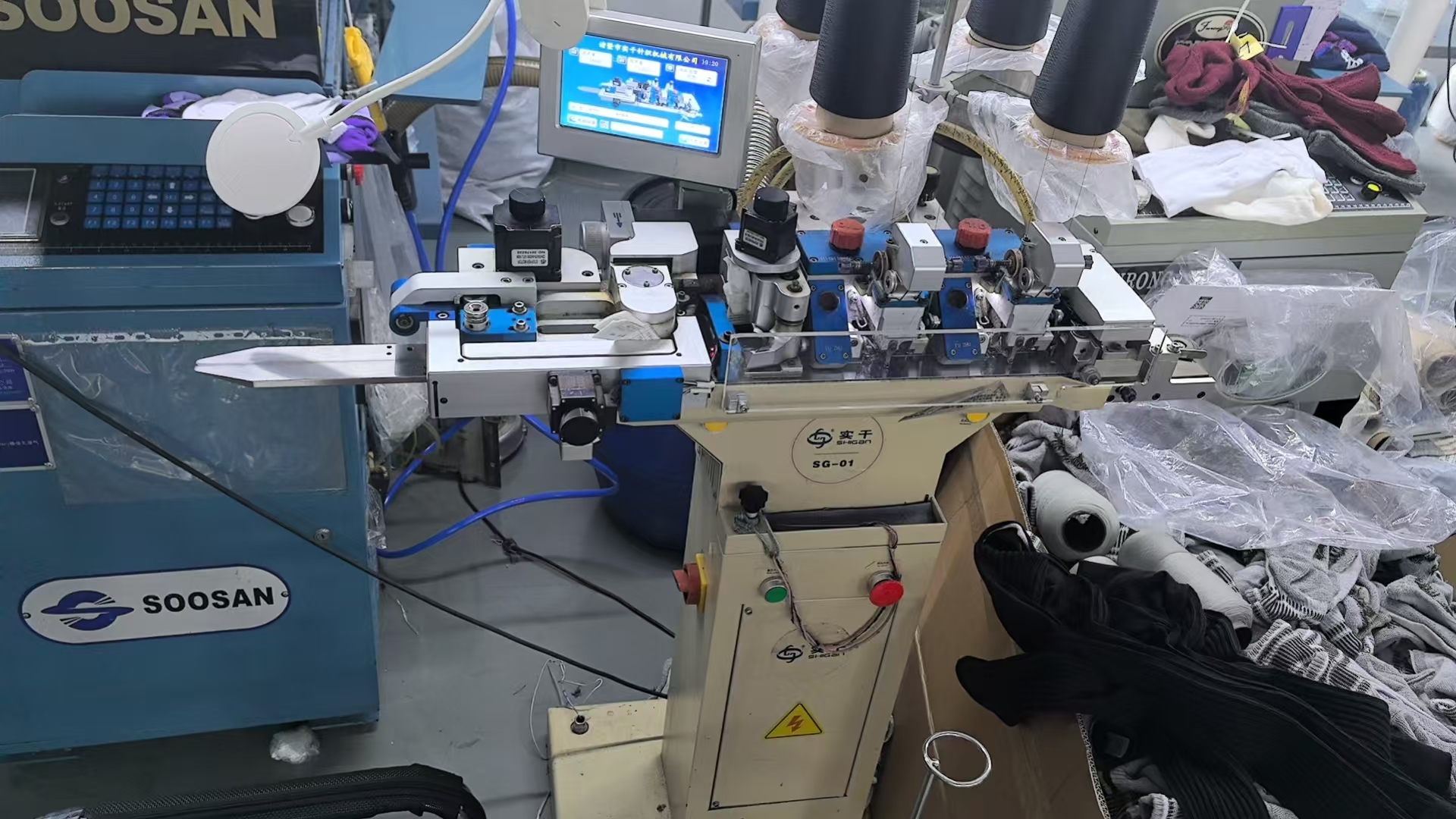 Sock toe closing equipment